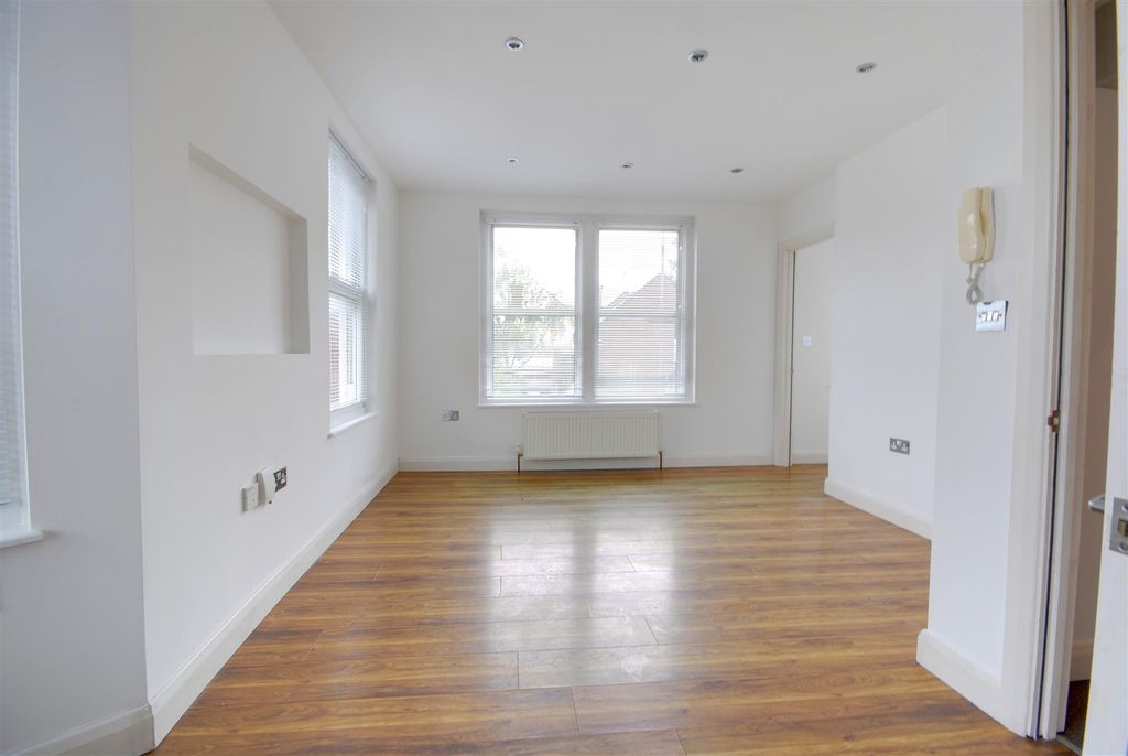 Property photo 2 of 8 Dsc_0482-Dsc_0484.Jpg