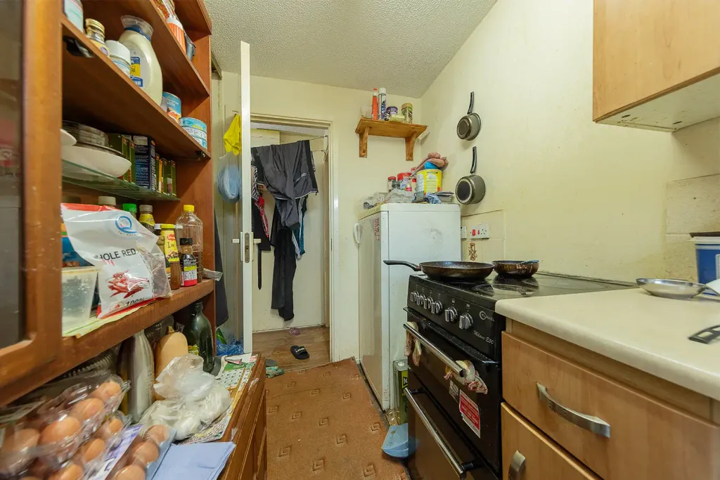Property photo 3 of 19 Kitchen
