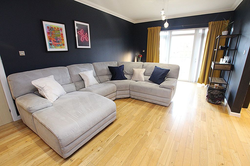 Property photo 2 of 15 Lounge