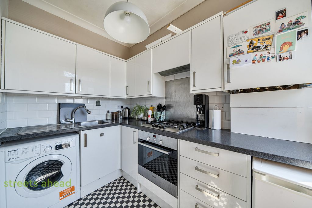 Property photo 3 of 11 8d746409-32c6-4B4...