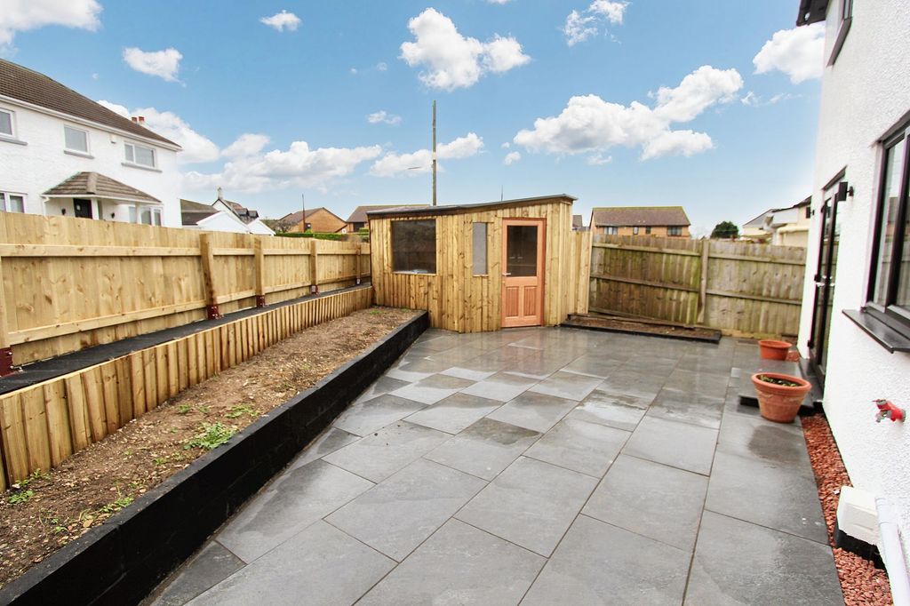 Property photo 2 of 32