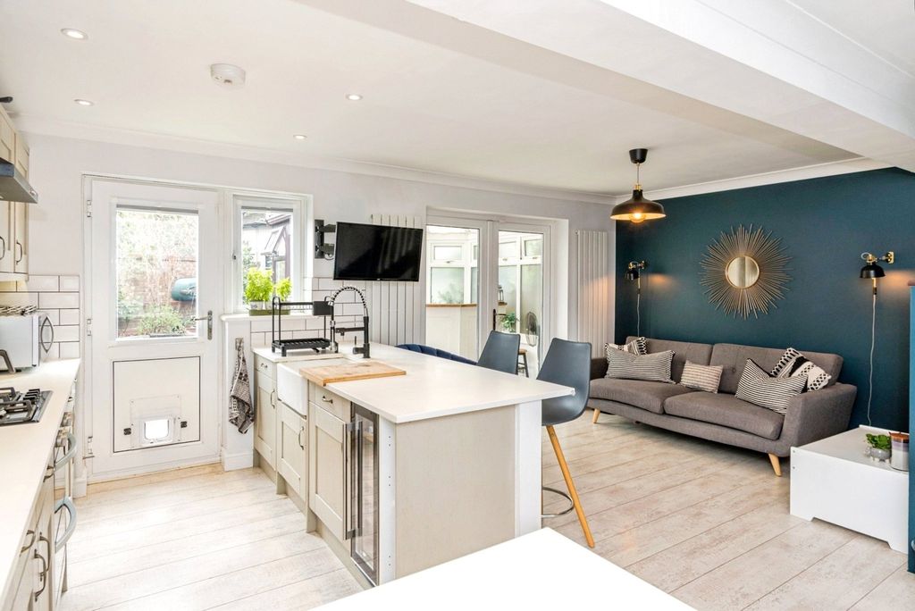 Property photo 2 of 20 Pbox-Img.Jpg