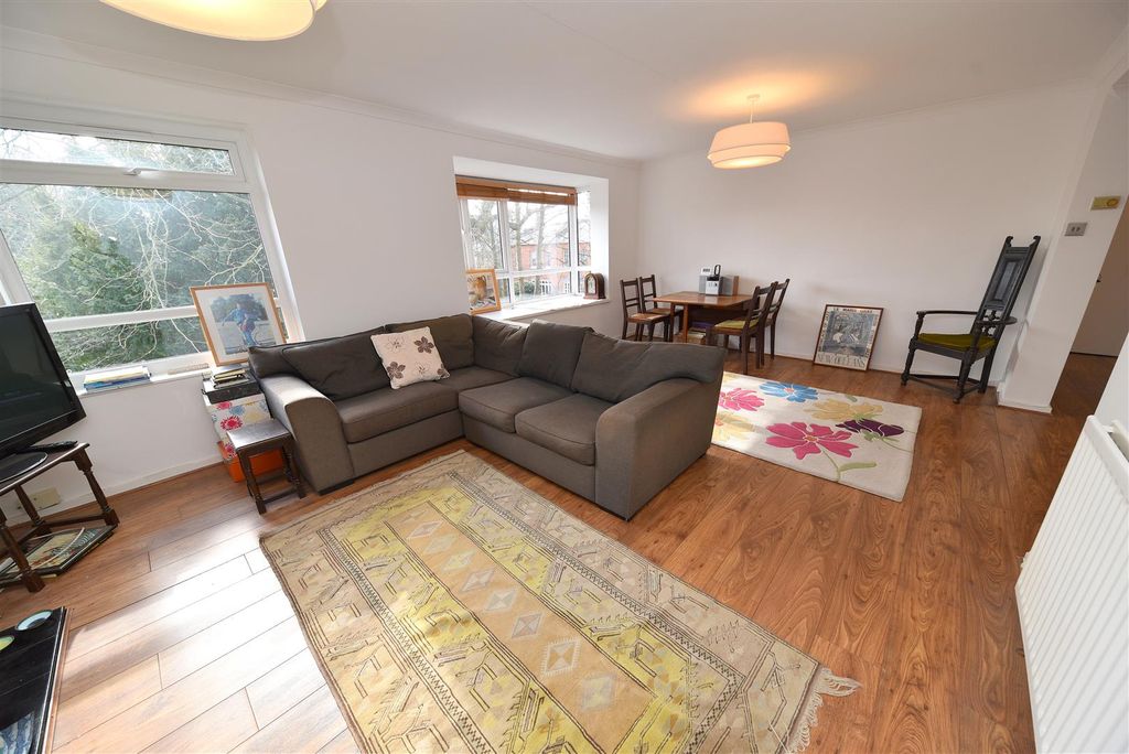 Property photo 2 of 18 Living3.Jpg