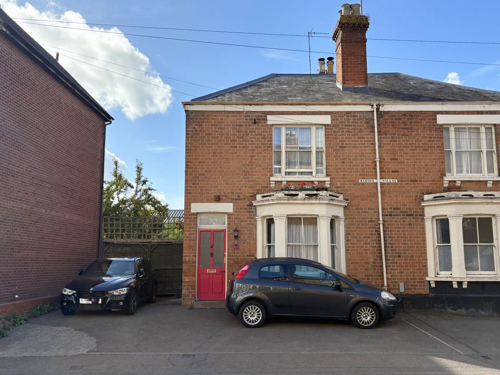 Property photo 1 of 27 3 Bedroom Semi Detached House For Sale