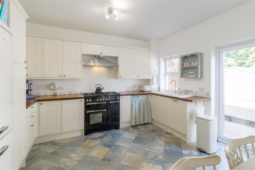 Property photo 3 of 15 Kitchen Breakfast Room