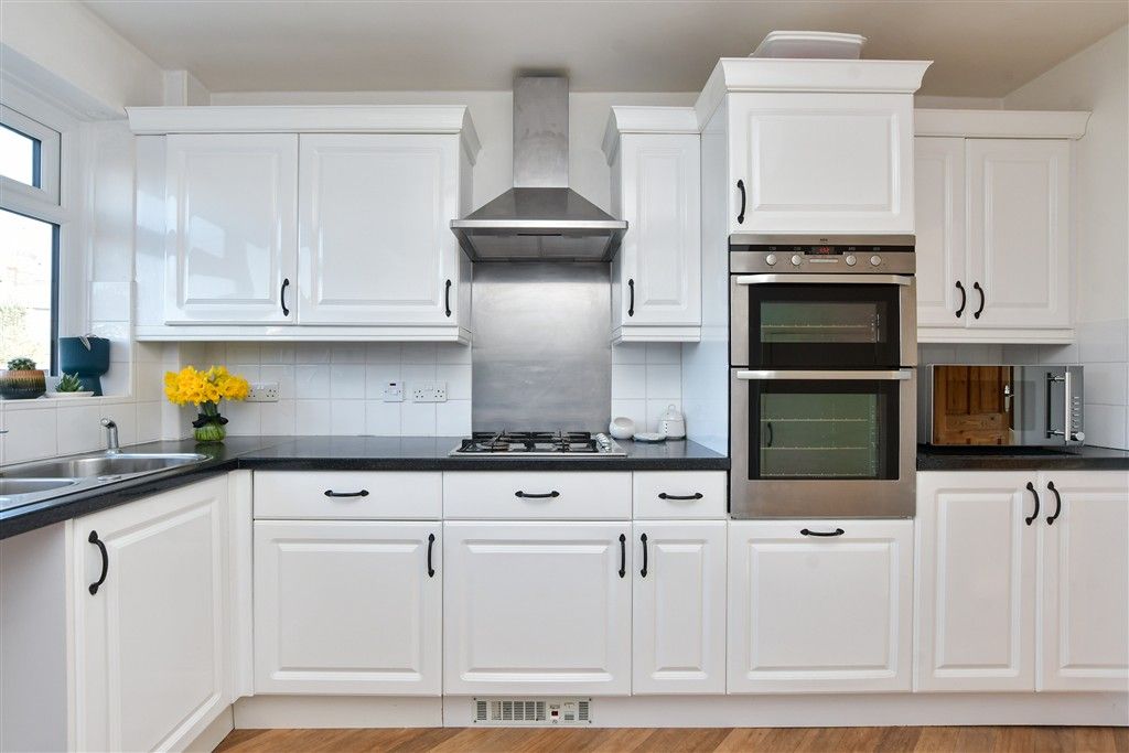 Property photo 3 of 14 Kitchen