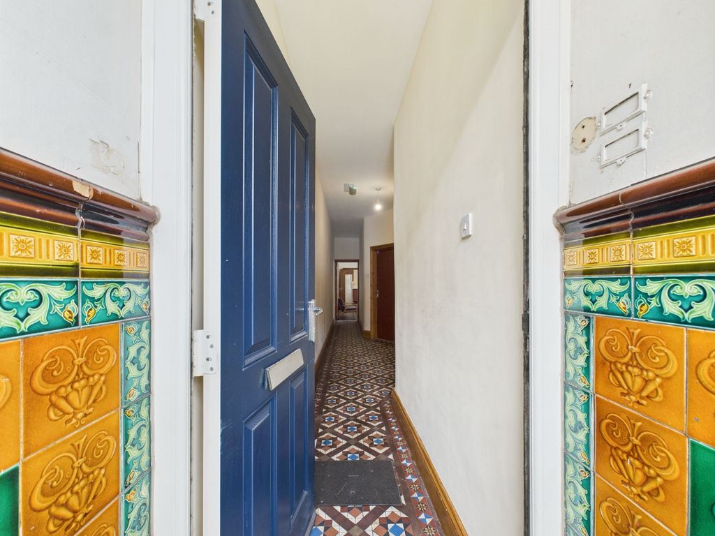Property photo 2 of 30