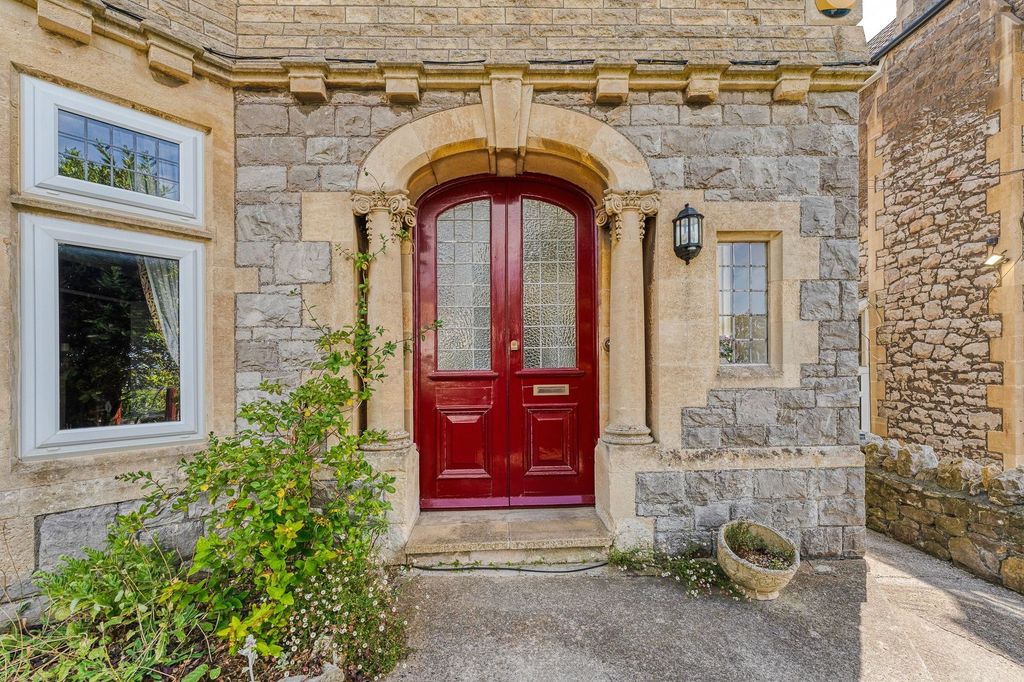 Property photo 3 of 31