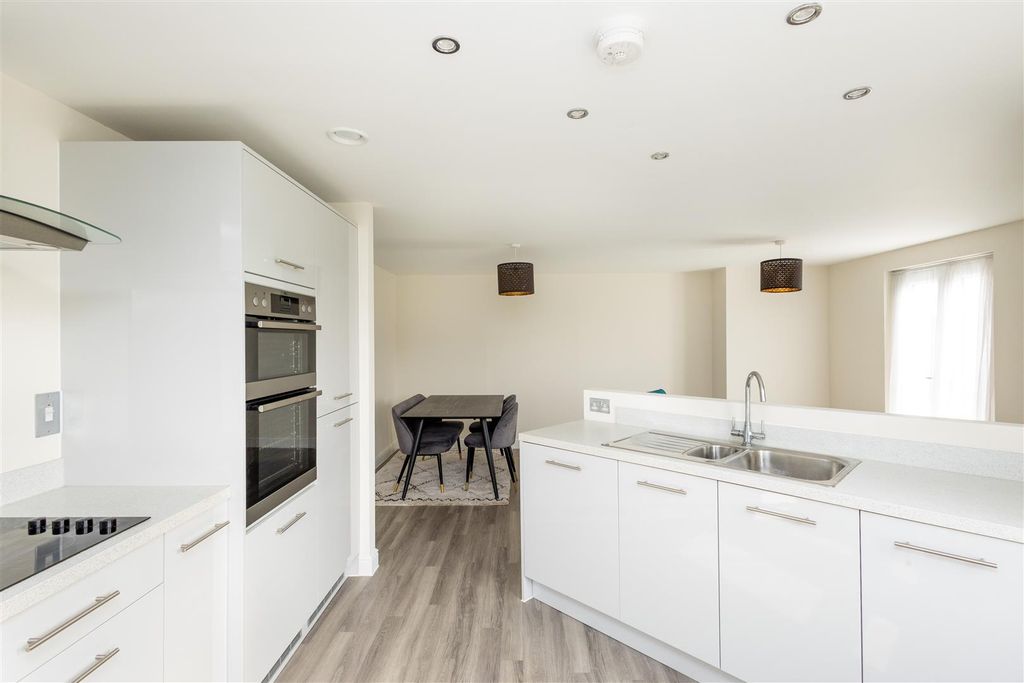 Property photo 3 of 17 Kitchen Area