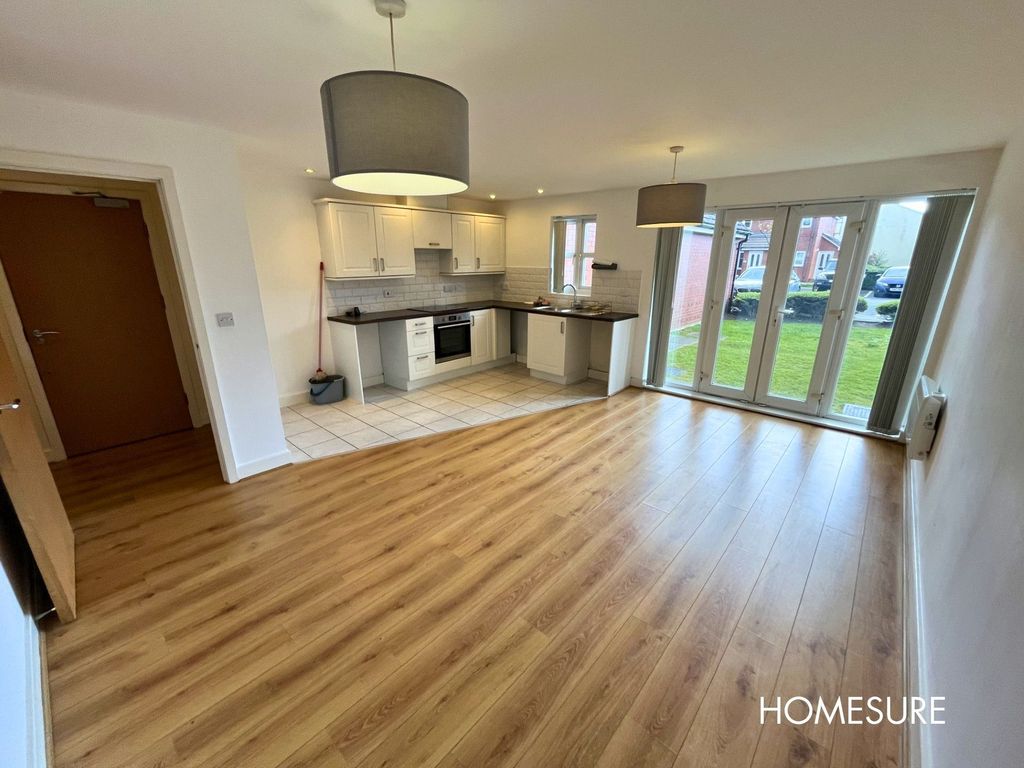 Property photo 2 of 5 Living Room/Kitchen