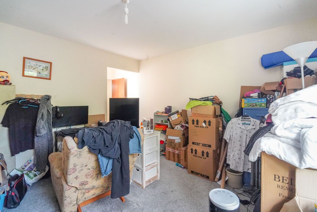 Property photo 2 of 32