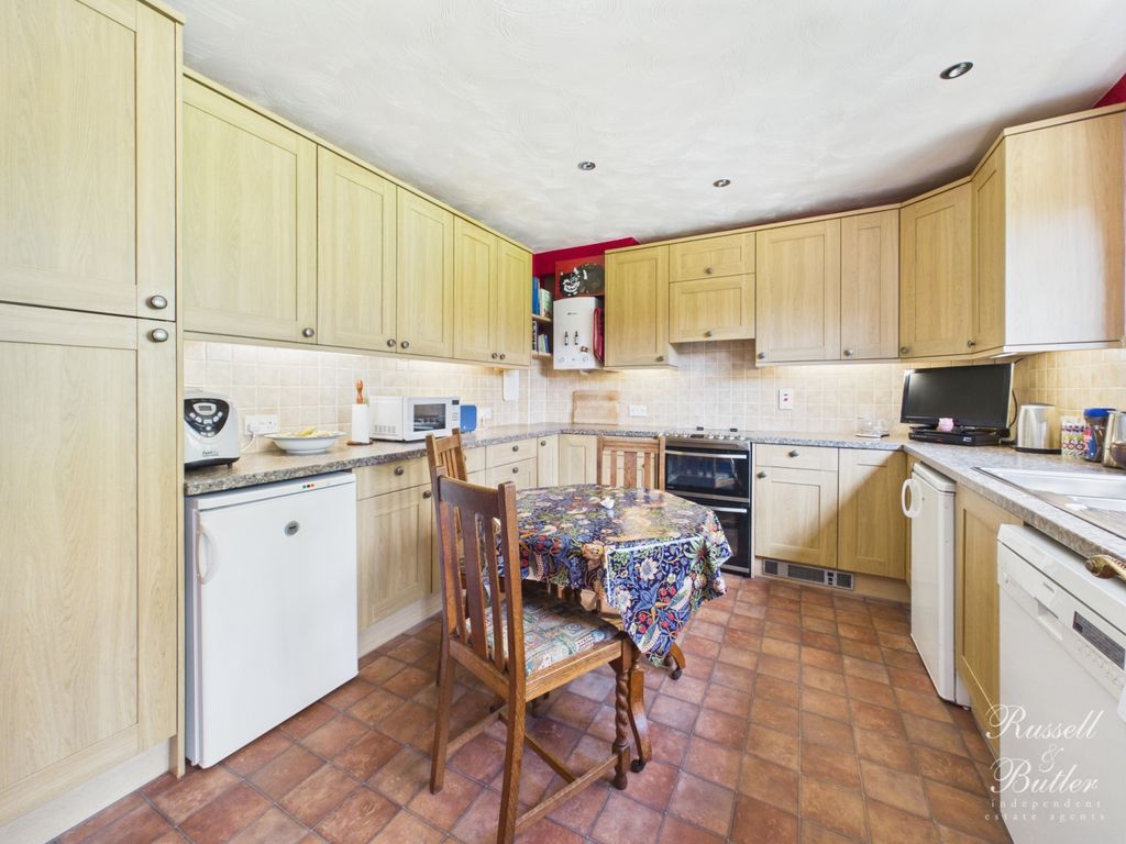 Property photo 3 of 20 Cam02127G0-Pr0393-Still005