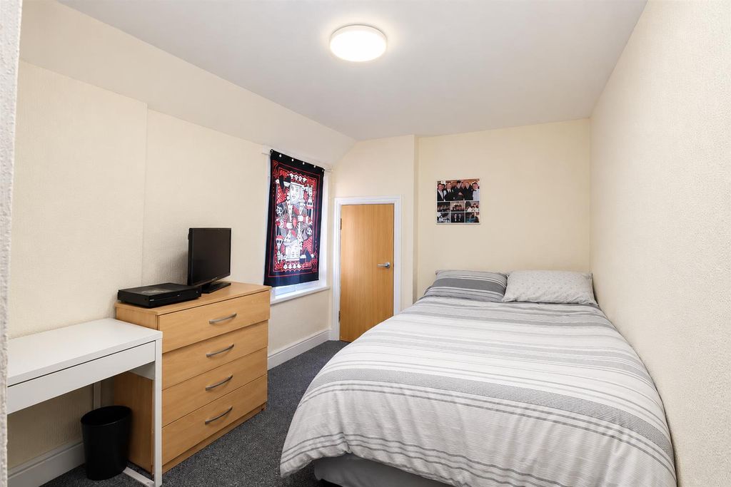 Property photo 3 of 18 1Be2F786-0c9c-43Cb-9d74-2119527487Dd.Png