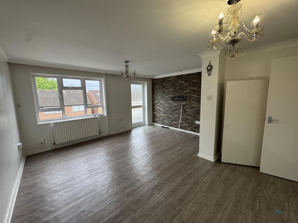 Property photo 1 of 8 Large 2 Bedroom Maisonette