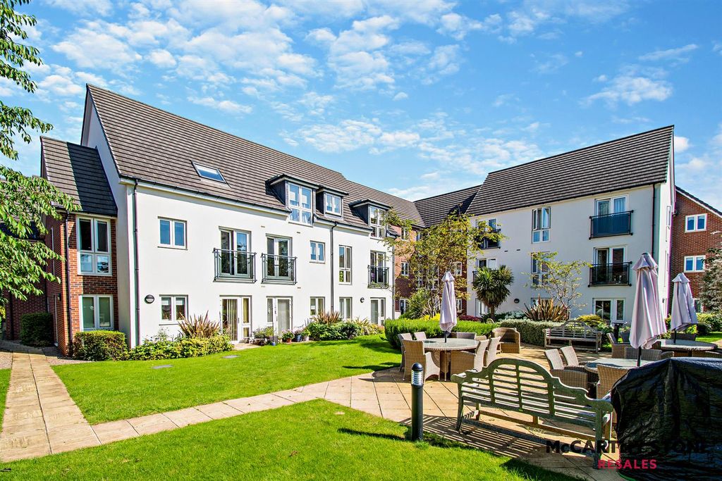 Property photo 1 of 33 Whyburn Court