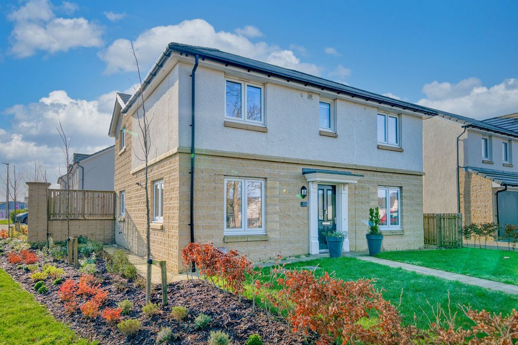 Property photo 1 of 32