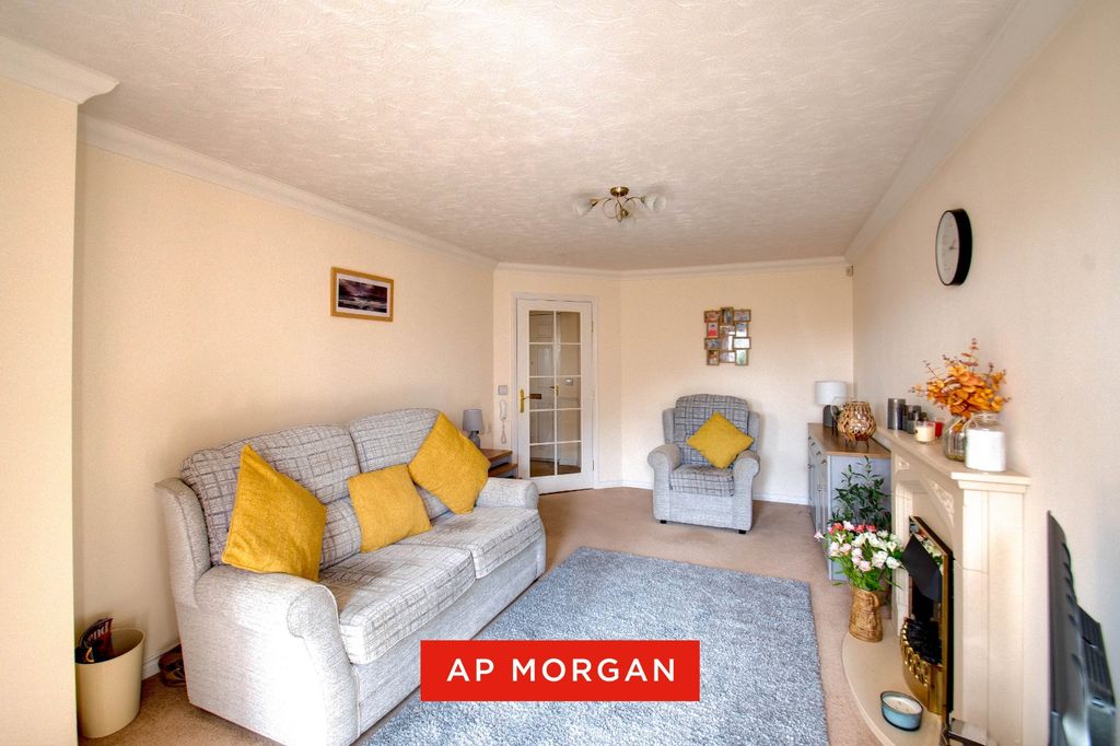 Property photo 3 of 12 Picture No. 11