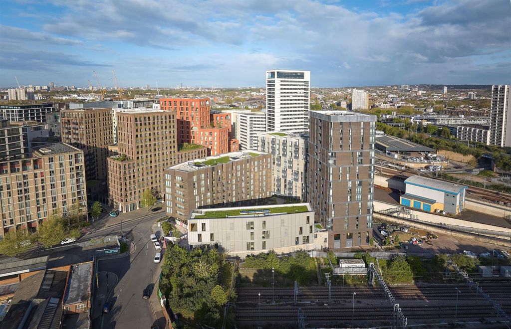 Property photo 3 of 12 Author Bldg Kings X  (3).Jpg