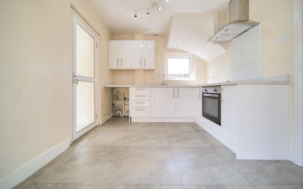 Property photo 3 of 14 P1072999.Jpg
