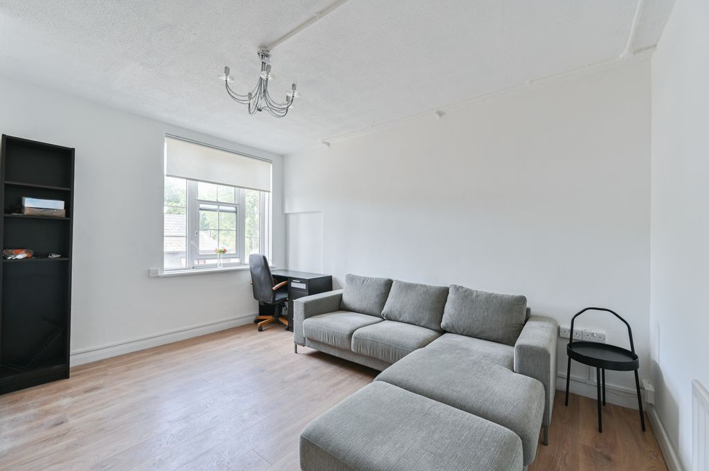 Property photo 2 of 8
