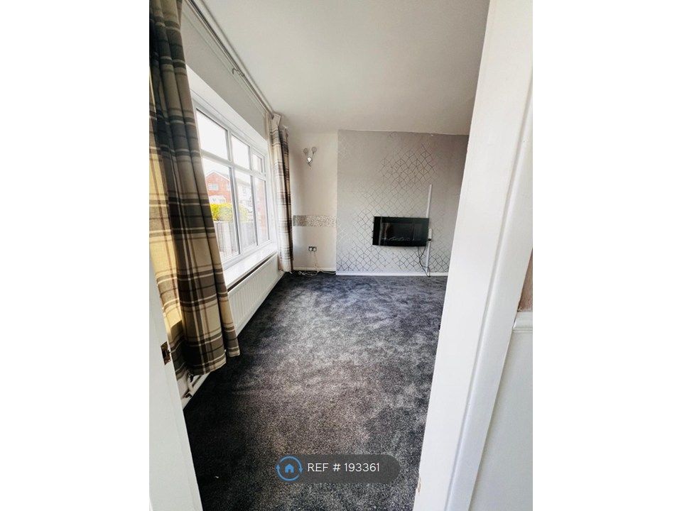 Property photo 3 of 17 Living Room
