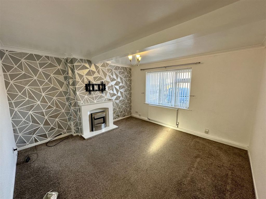 Property photo 2 of 12 Lounge