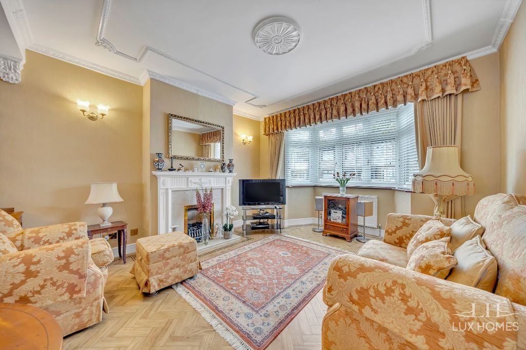 Property photo 2 of 18