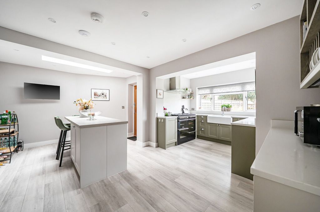 Property photo 3 of 21