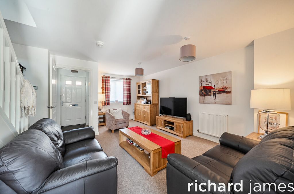 Property photo 2 of 14 5cd615E9E8Fb48E7A781298Eaf55Fa92