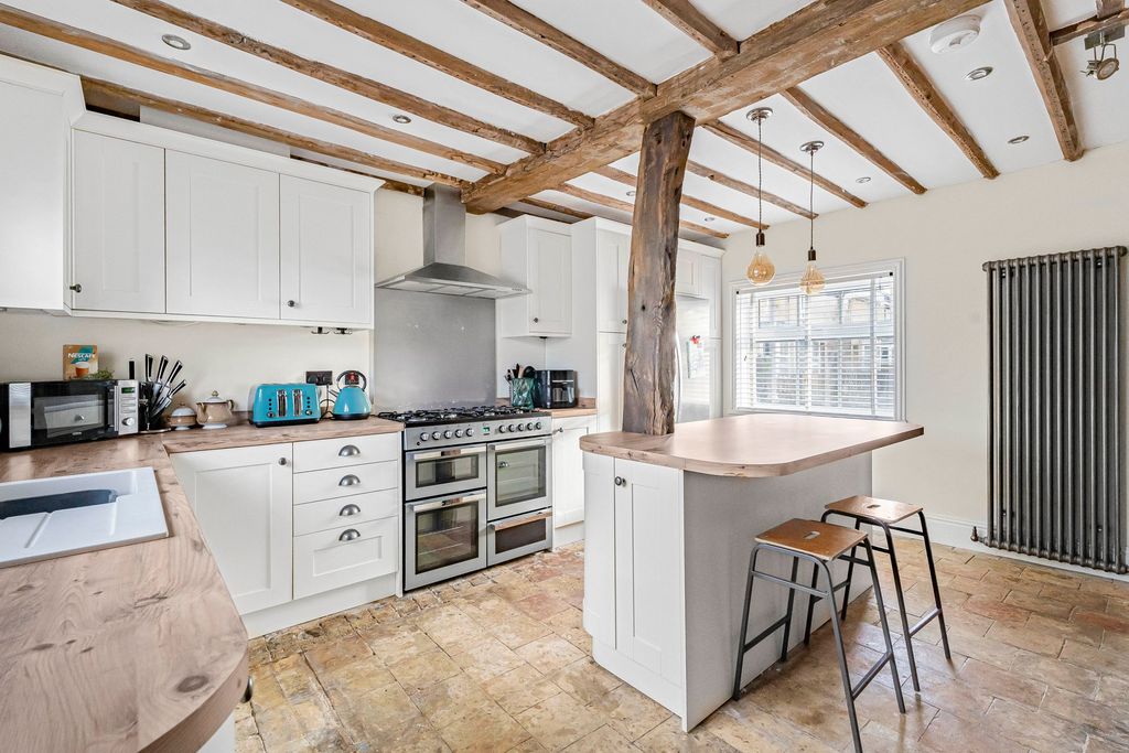 Property photo 2 of 33