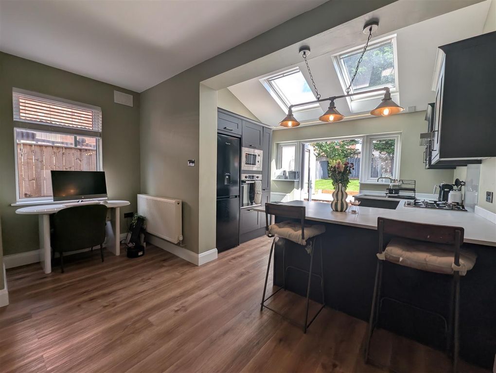 Property photo 2 of 10 Kitchen / Diner