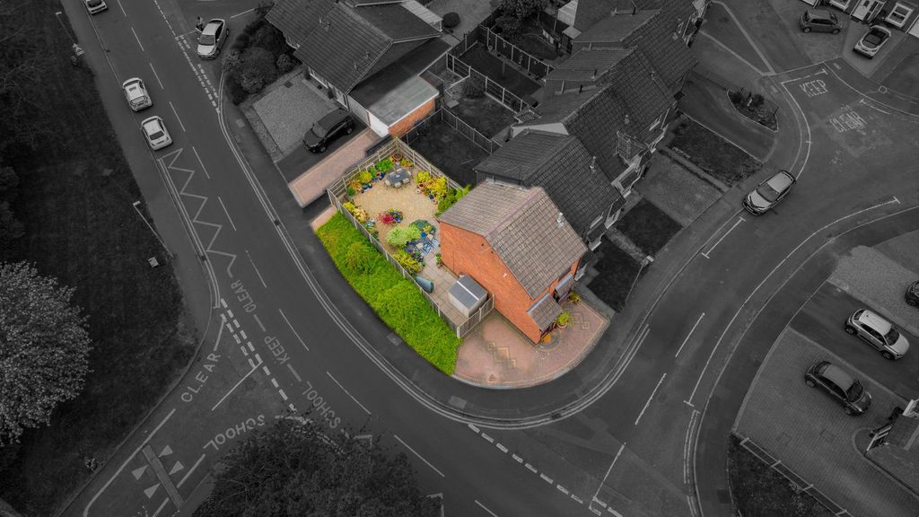 Property photo 2 of 37