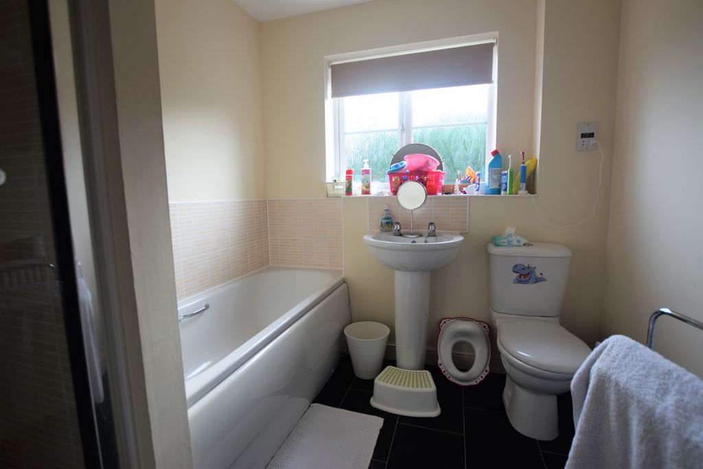 Additional image 10 of 4 bed detached house to rentShutewater Orchard, Bishops Hull, Taunton TA1
