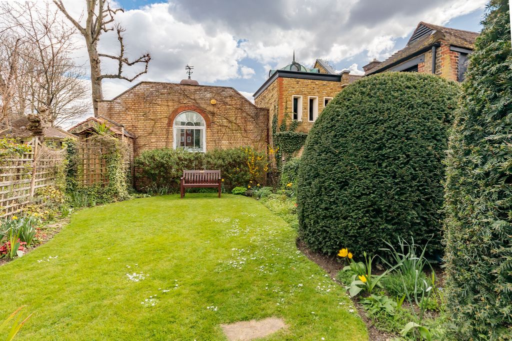 Property photo 3 of 18