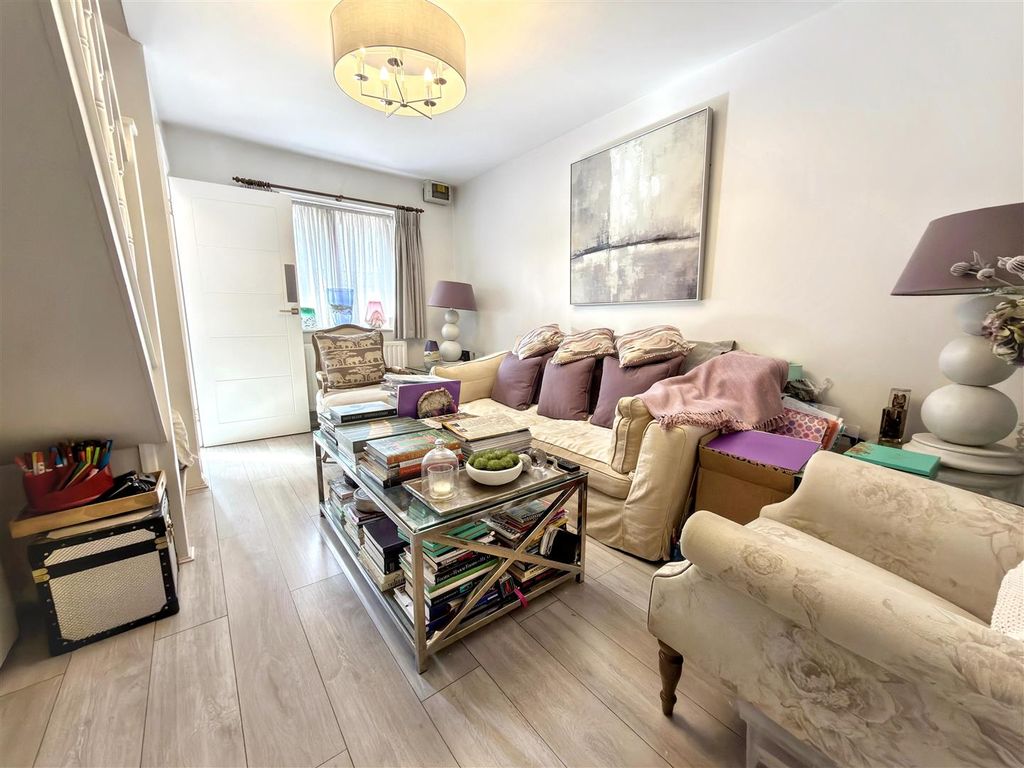 Property photo 2 of 14 Lounge