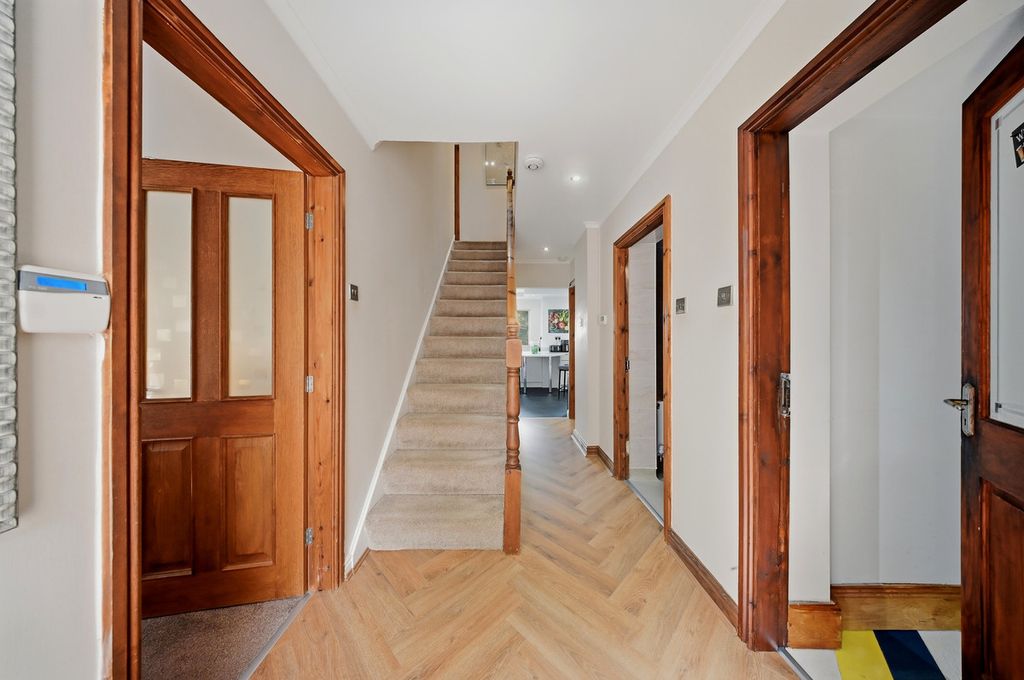 Property photo 2 of 31