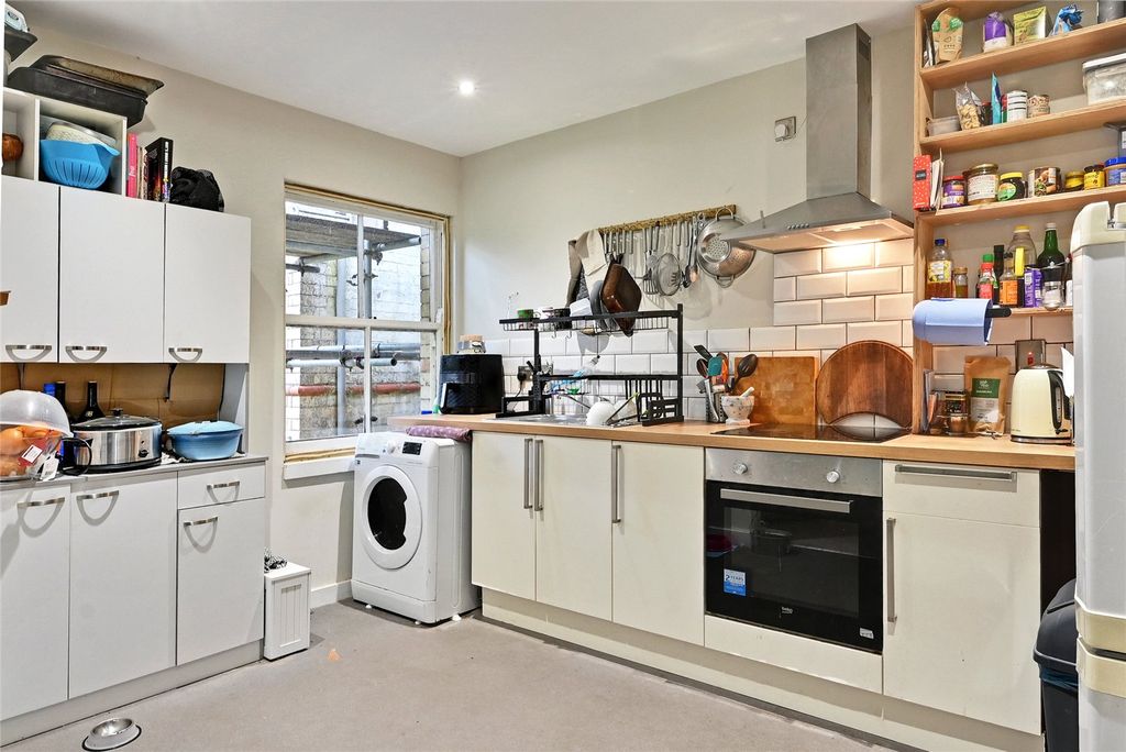 Property photo 3 of 14 Kitchen