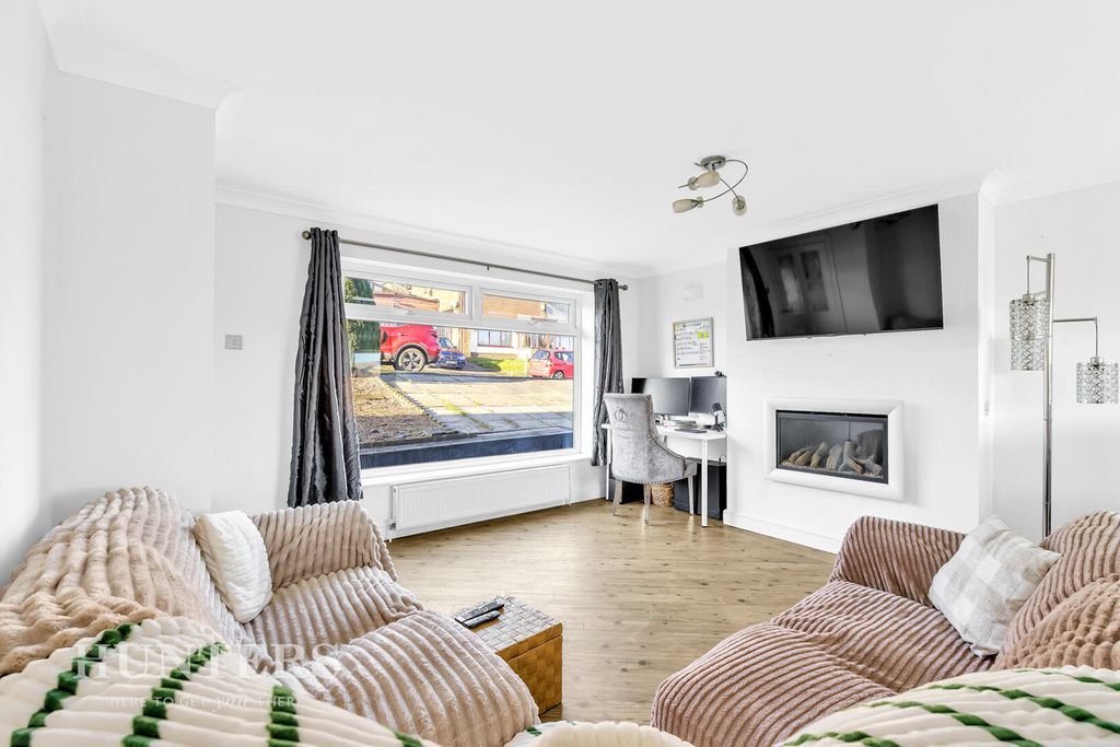 Property photo 2 of 21 Living Room