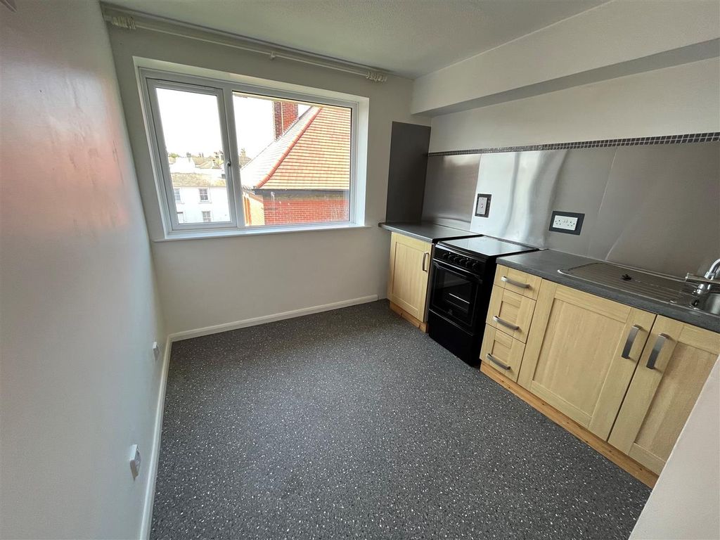 Property photo 3 of 7 Kitchen.Jpg