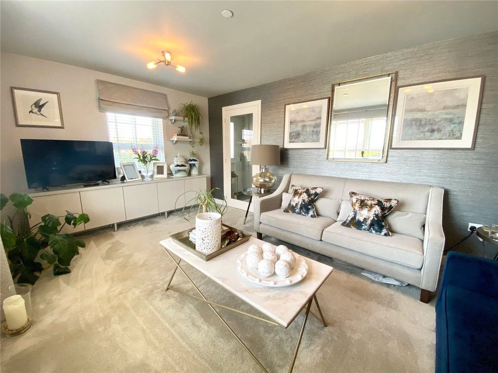 Property photo 1 of 18 Living Room