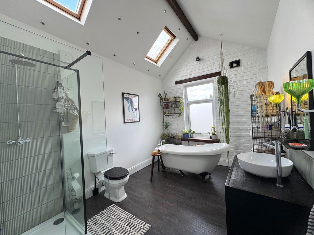 Property photo 3 of 32