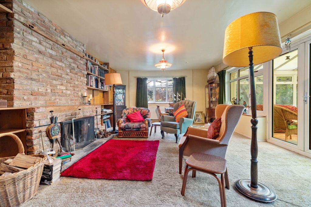 Property photo 2 of 22 Living Room