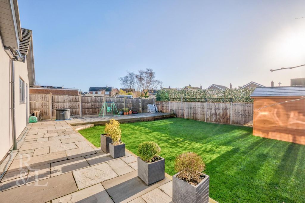 Property photo 2 of 25 11 Homecroft (3).Jpg