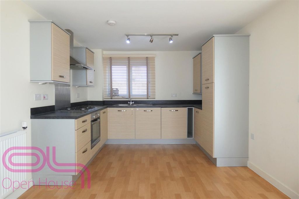 Property photo 3 of 12 Kitchen 2.Jpg