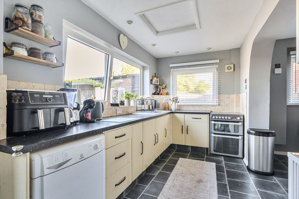 Property photo 3 of 23 Kitchen
