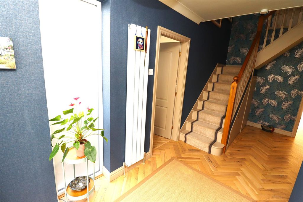 Property photo 2 of 23 6 Welton Entrance.Jpg