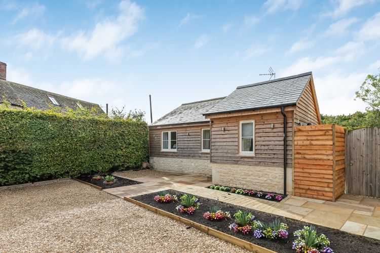 Property photo 1 of 10 303857