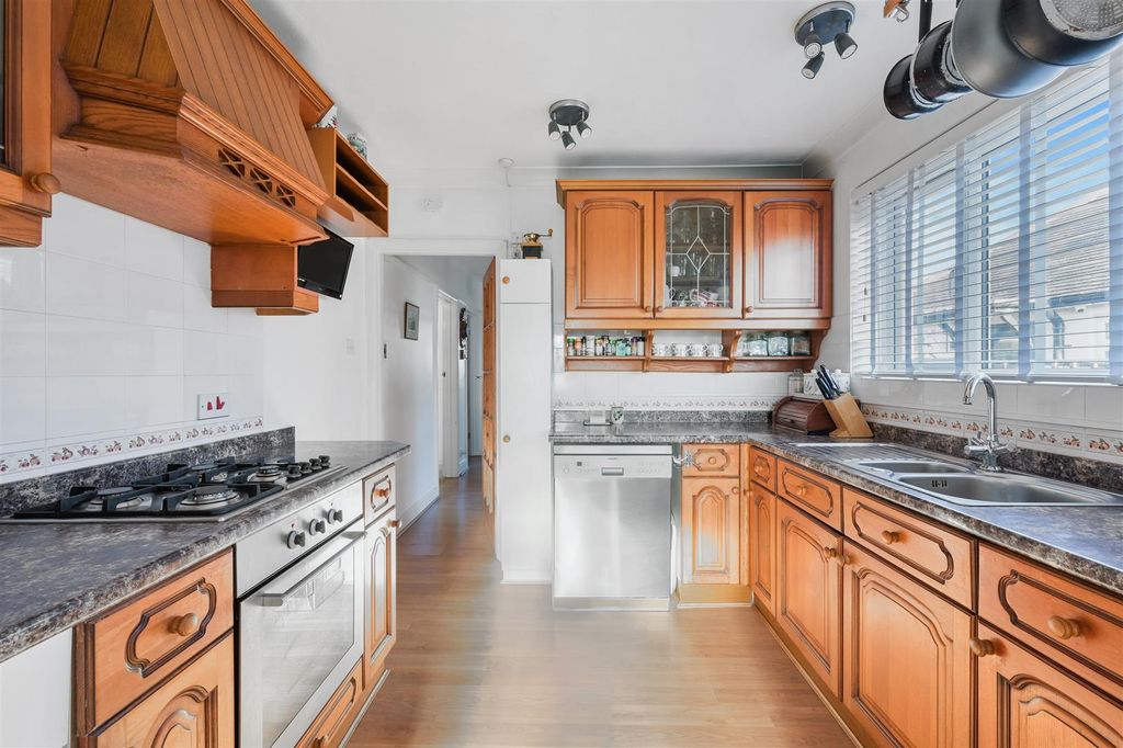 Property photo 2 of 20 Fairlawn Grove, 25 (12).Jpg