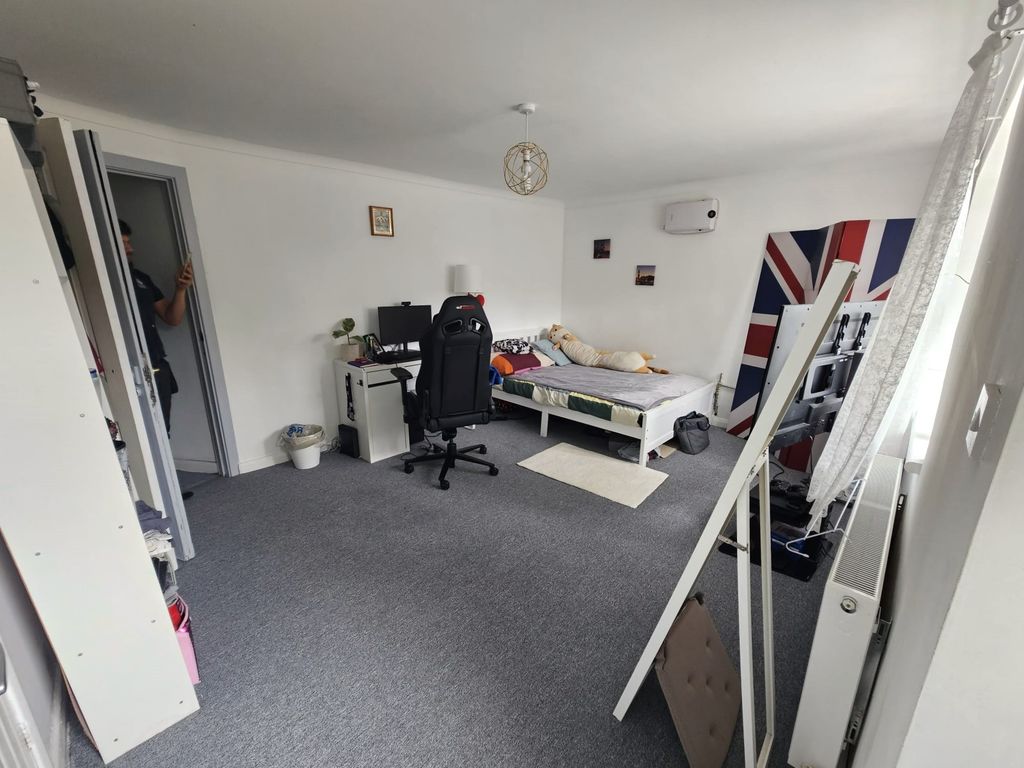 Property photo 1 of 5