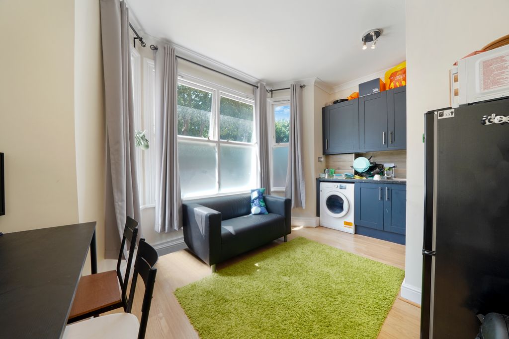 Property photo 2 of 7 Flat 1, 72-74 St. Quintin Avenue - Yr59Lz4Phlhjtykmg8Nb.Jpg